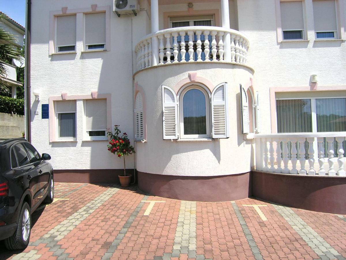 Apartments Kristina クルク エクステリア 写真
